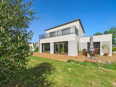 Maison - 137 m² - 5 pièces