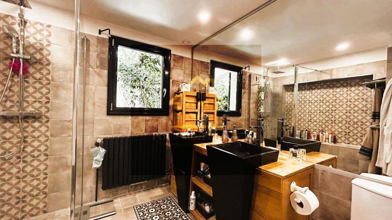 Propriété - 227 m² - 8 pièces