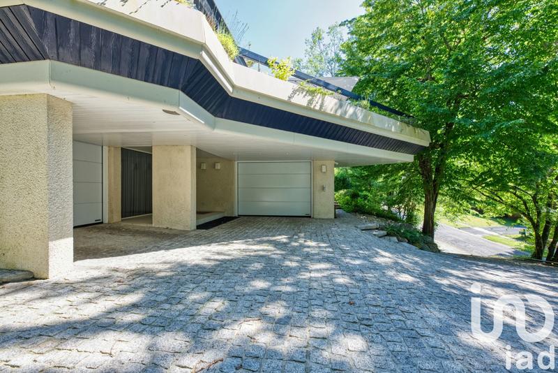 Maison - 220 m² - 5 pièces