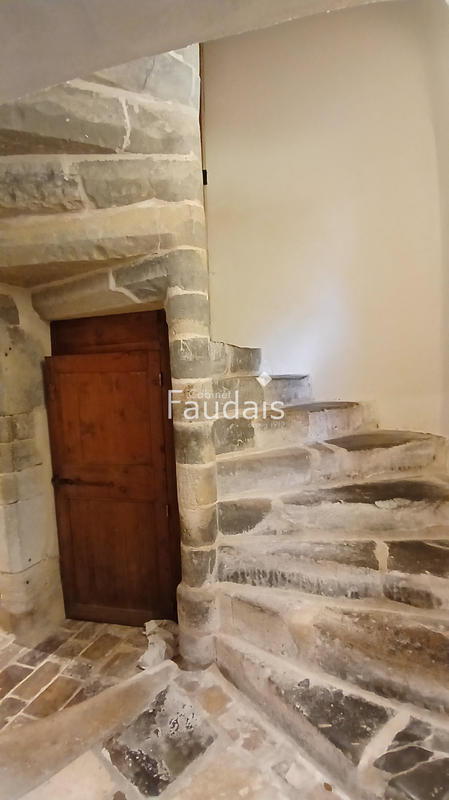 Propriété - 305 m² - 12 pièces