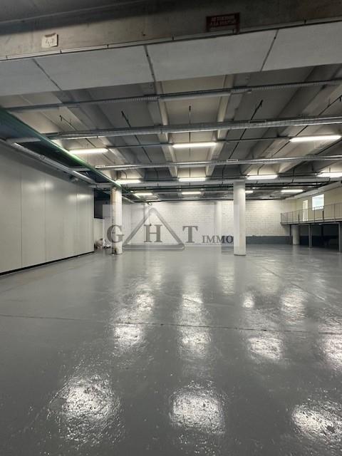 Entrepôt - 1 200 m²
