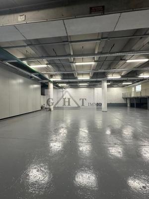 Entrepôt - 1 200 m²