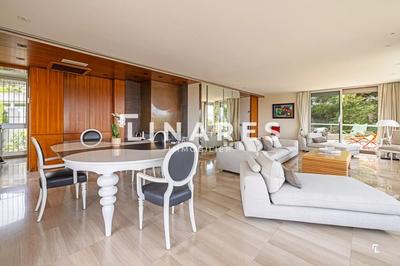 Maison - 313 m² - 9 pièces