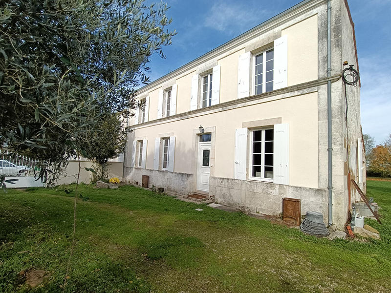 Maison - 287 m² - 10 pièces