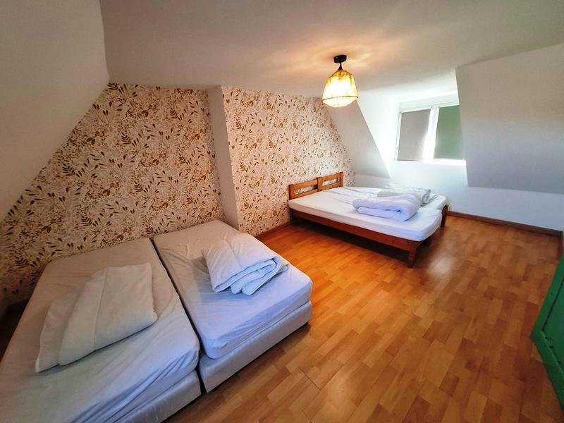 Maison traditionnelle - 240 m² - 11 pièces