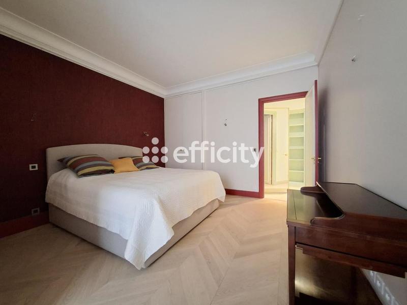 Appartement - 80 m² - 2 pièces