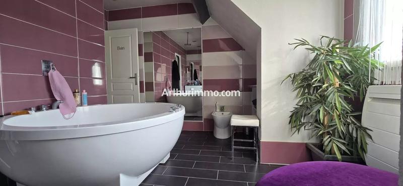 Maison - 233 m² - 7 pièces