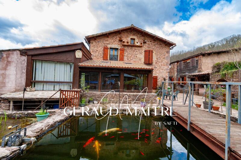 Maison - 240 m² - 11 pièces