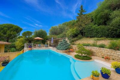 Propriété - 385 m² - 8 pièces