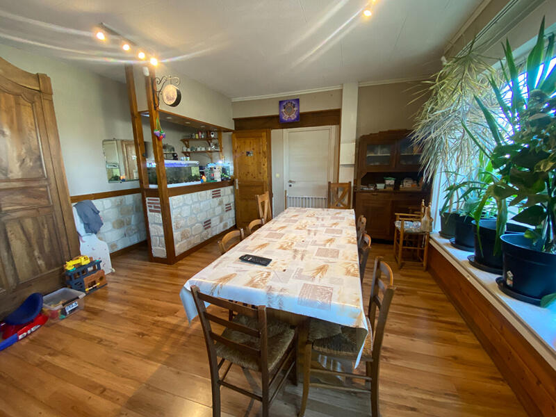 Maison - 329 m² - 12 pièces