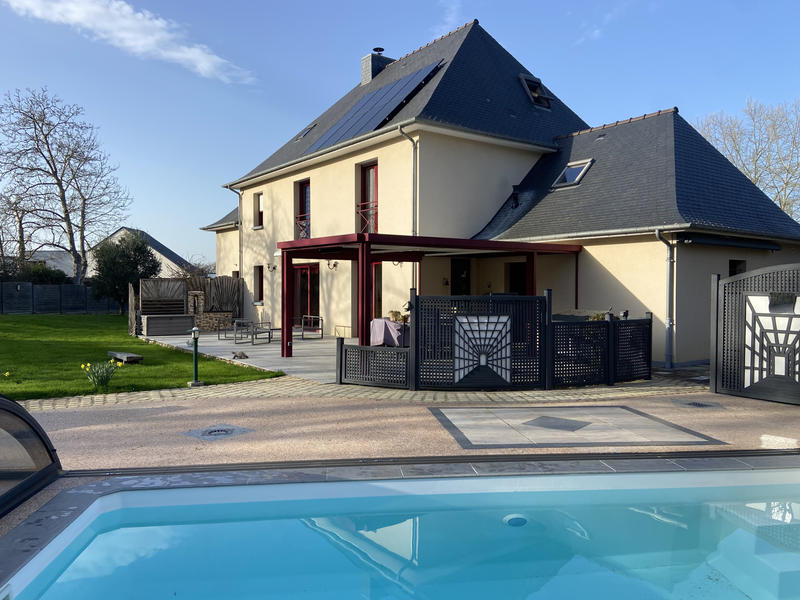 Propriété - 246 m² - 10 pièces