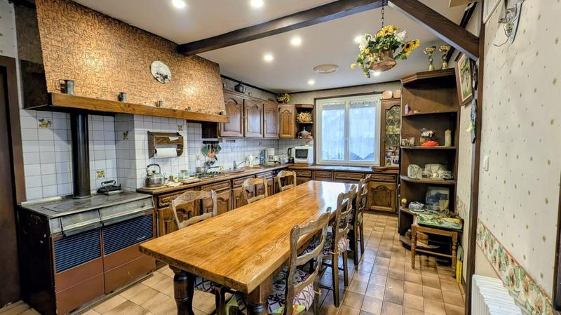 Maison - 185 m² - 8 pièces