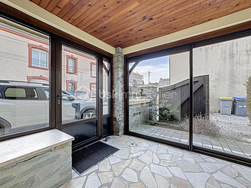 Pavillon - 180 m² - 6 pièces