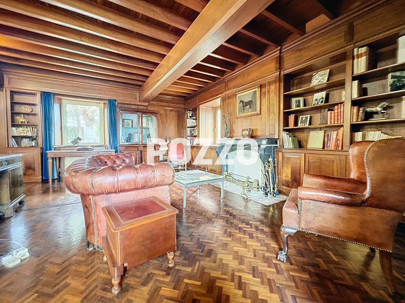 Maison - 420 m² - 12 pièces