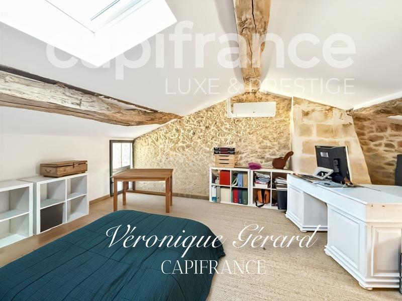 Propriété - 310 m² - 8 pièces