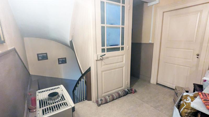 Maison - 275 m² - 9 pièces