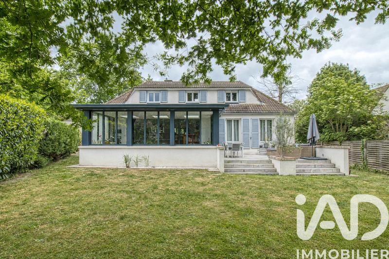 Maison - 218 m² - 9 pièces