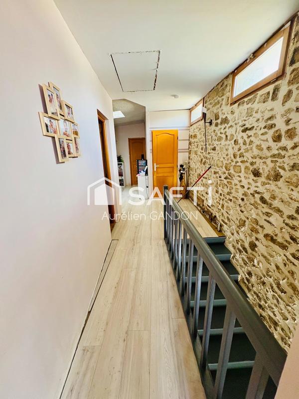 Maison - 184 m² - 9 pièces