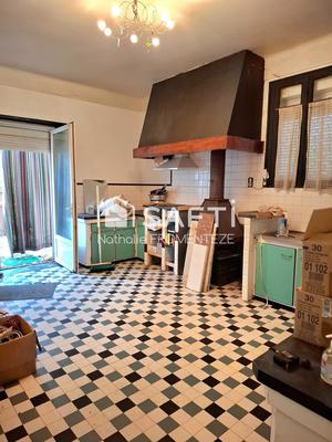 Maison - 235 m² - 8 pièces