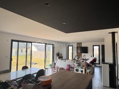 Maison - 95 m² - 5 pièces