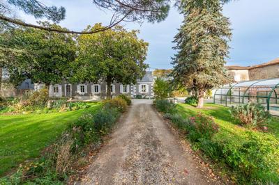 Demeure - 280 m² - 7 pièces