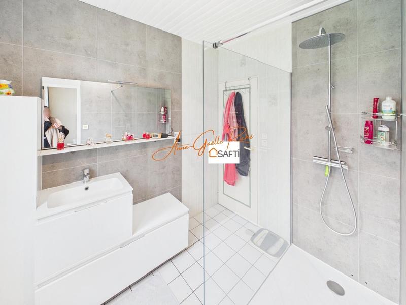 Maison - 312 m² - 10 pièces