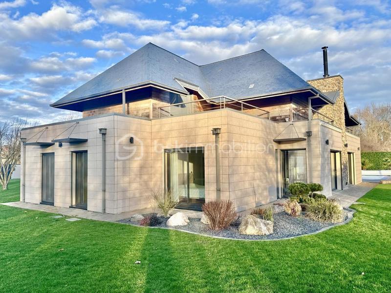 Villa - 365 m² - 9 pièces