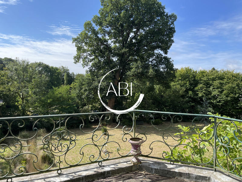 Villa - 269 m² - 11 pièces