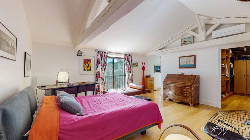 Demeure - 413 m² - 14 pièces