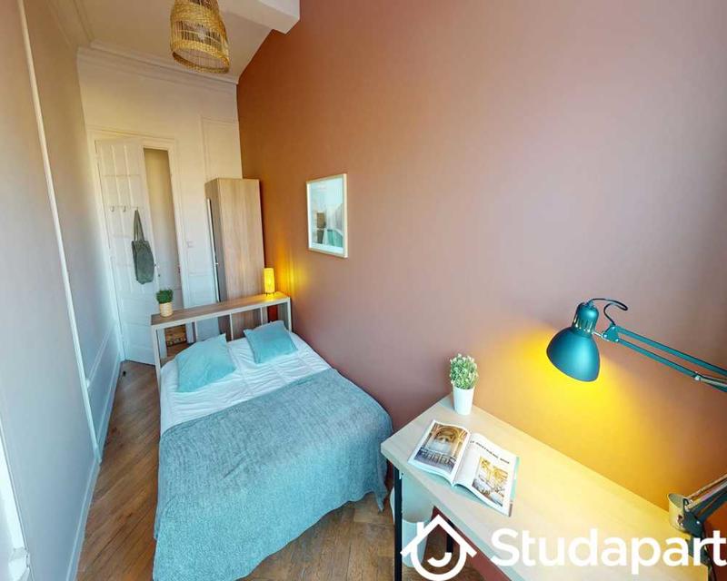 Chambre - 120 m² - 1 pièce