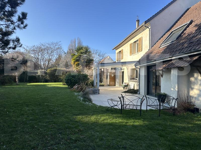 Maison - 225 m² - 7 pièces