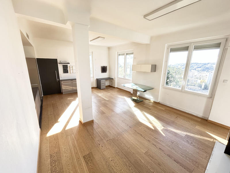 Appartement - 82 m² - 3 pièces