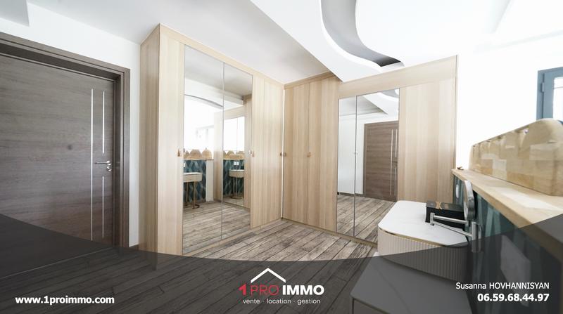 Maison - 220 m² - 9 pièces