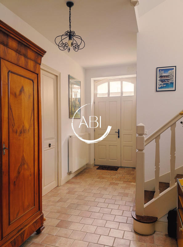 Villa - 183 m² - 8 pièces