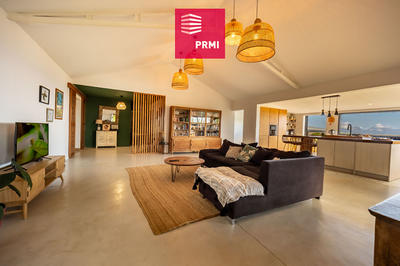 Maison - 230 m² - 7 pièces