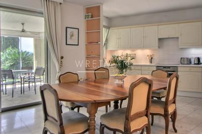 Villa - 219 m² - 5 pièces