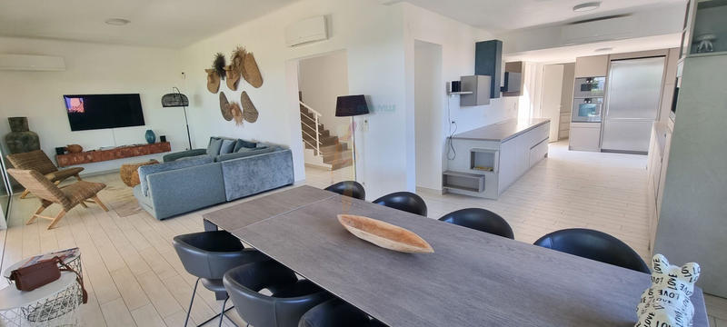 Villa - 211 m² - 7 pièces