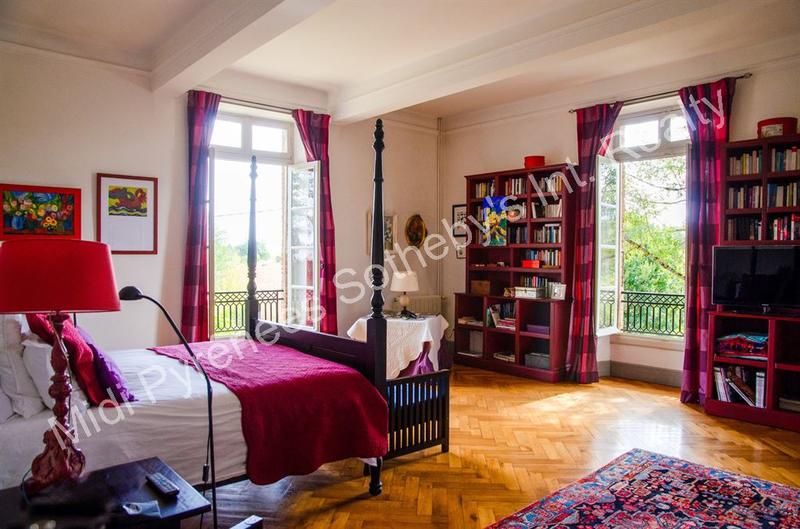 Maison - 580 m² - 16 pièces