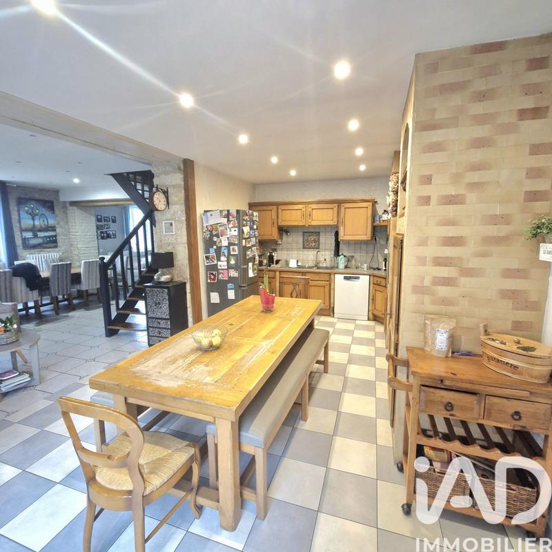 Maison - 234 m² - 8 pièces