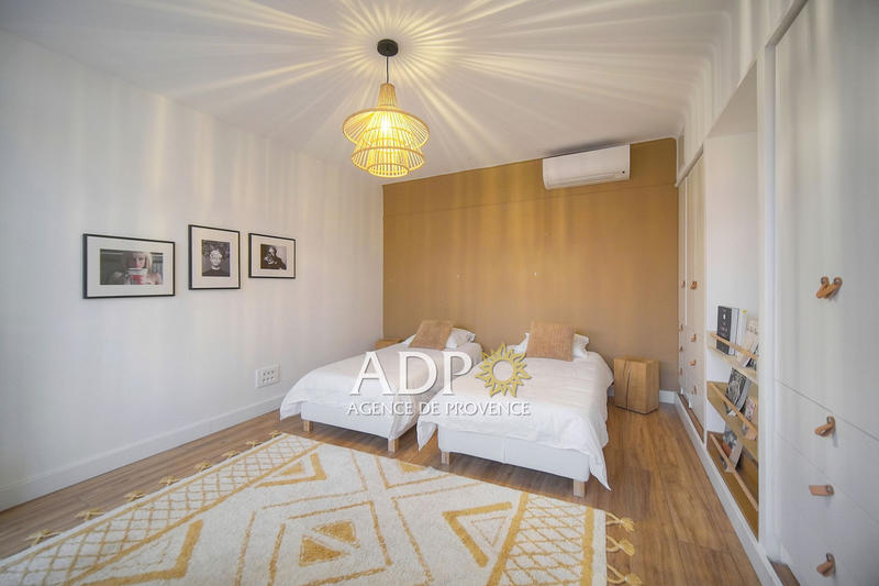 Loft - 194 m² - 5 pièces