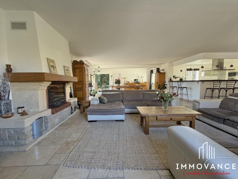 Villa - 251 m² - 8 pièces