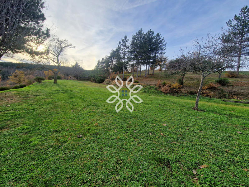 Propriété - 223 m² - 7 pièces