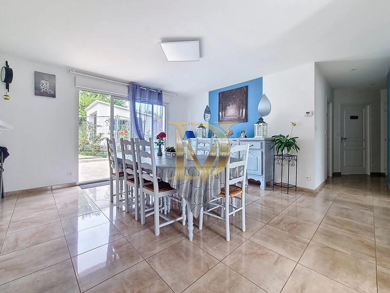 Maison - 230 m² - 8 pièces