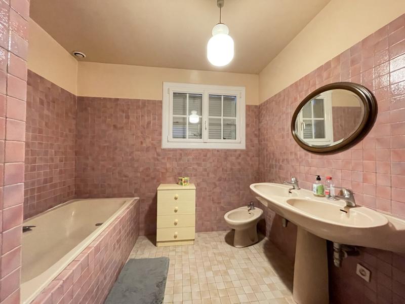 Maison traditionnelle - 160 m² - 8 pièces