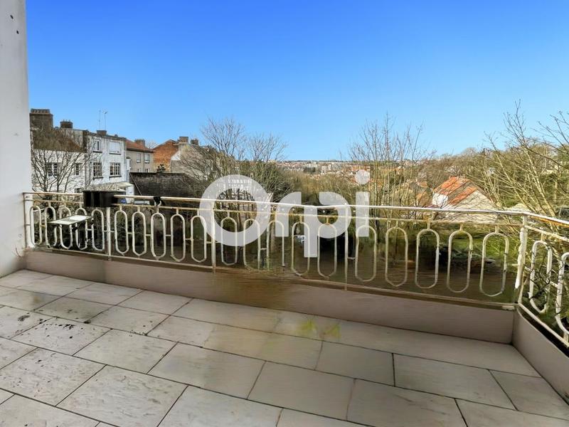 Appartement - 104 m² - 2 pièces