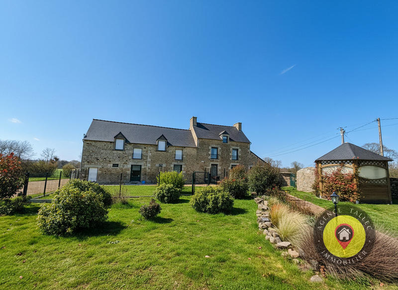 Maison - 270 m² - 11 pièces