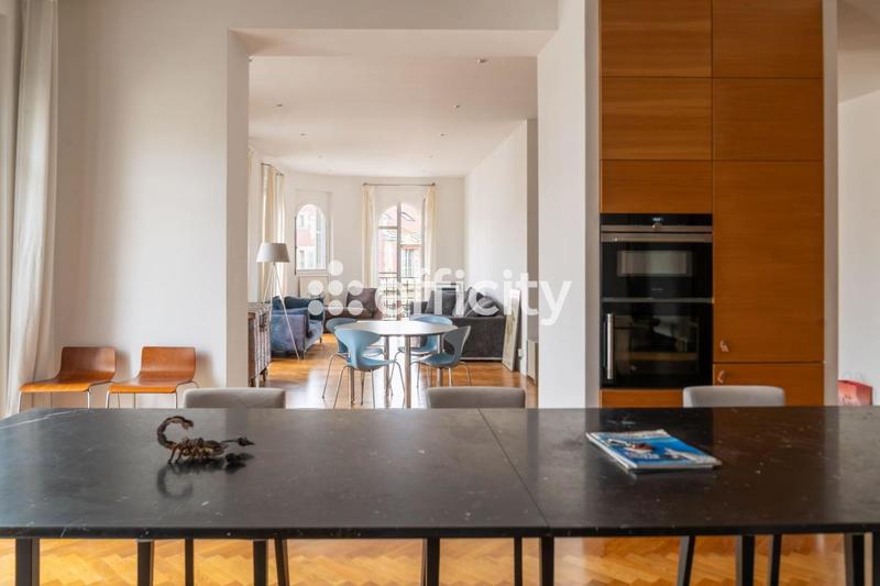 Appartement - 168 m² - 6 pièces