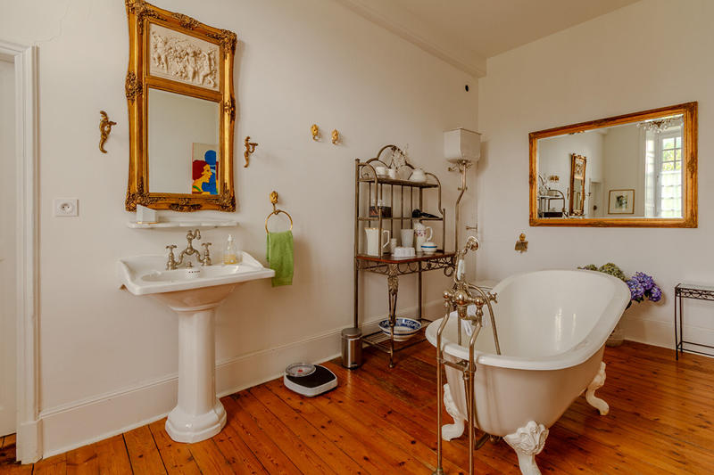 Demeure - 404 m² - 17 pièces