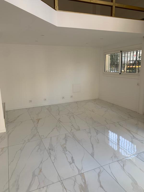 Local commercial - 147 m² - 1 pièce