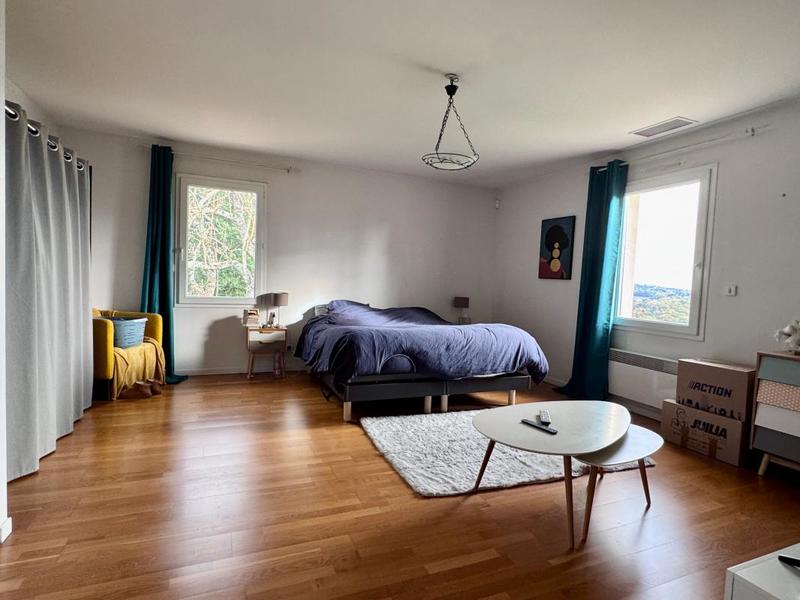 Maison - 245 m² - 6 pièces